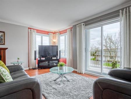 Grand Condo / Appartement 4 1/2 à Louer - for Rent , Bord de L'Eau - Waterside avec Ascenseur - Elevator