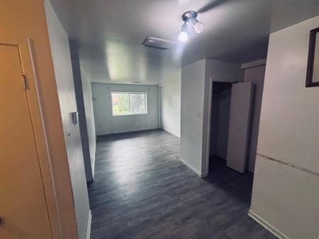 Libre fin juillet 4 1/2 bas d'immeuble chauffer-éclairer