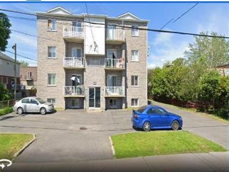 Appartement à louer à St-Hubert 4 et demie