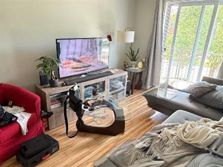 4 1/2 Rivières-des-Prairies avec 1 place stationnement