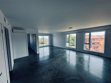 Libre, Penthouse , Lévis centre-ville 3 1/2+