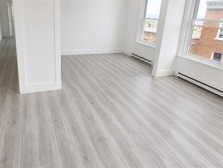 BEAU 6 1/2 MONTCALM DISPO MAINTENANT1895