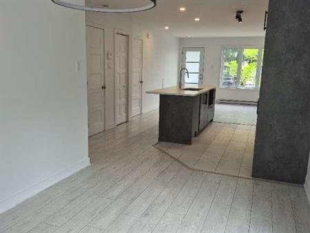 Très beau 5 ½ à louer, 1782 Ste-Hélène, Longueuil. Voisinage paisible. 2 050 $/mois.