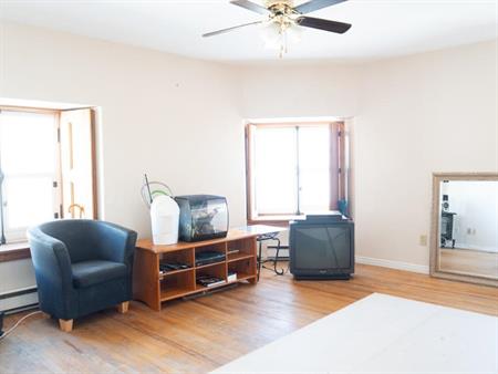 Beau 3 et demi VIEUX-QUEBEC 1150$ DISPO MAINTENANT