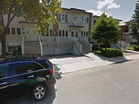 LOGEMENT 5 1/2 au R-D-C / DUPLEXE AVEC GARAGE.