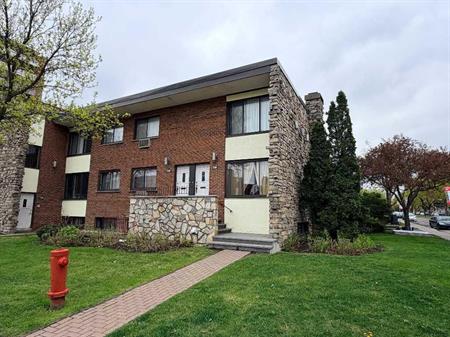 Grand 5 1/2 avec 3 chambres, terrasse et garage pres du REM Montpellier.