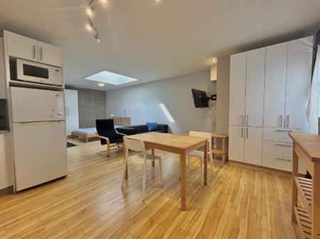 Loft entièrement meublé à louer Vieux-Québec juillet 2025