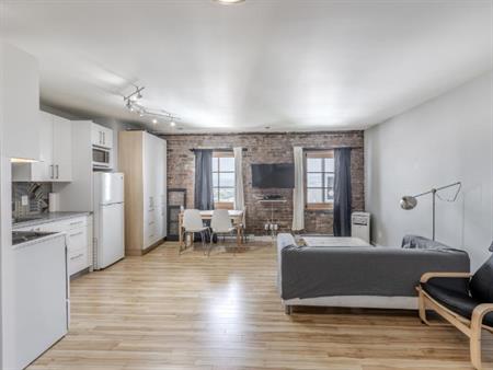 Loft entièrement meublé à louer Vieux-Québec juillet 2026