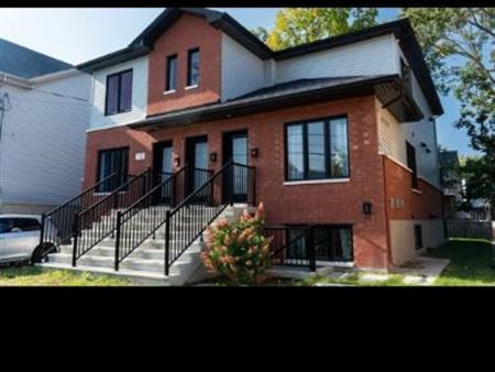 Logement 3 1/2 a louer deux montagne