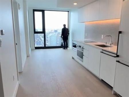 New 38th-floor Lease Transfer in Downtown Montreal