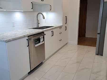 TRÈS GRAND ET LUXUEUX 4½ À LOUER À POINTE-CLAIRE