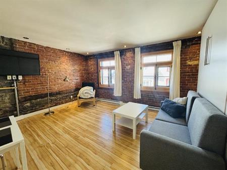 Loft entièrement meublé à louer Vieux-Québec juin 2027