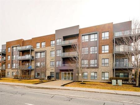 MAGNIFIQUE CONDO 3 1/2 AVEC GARAGE