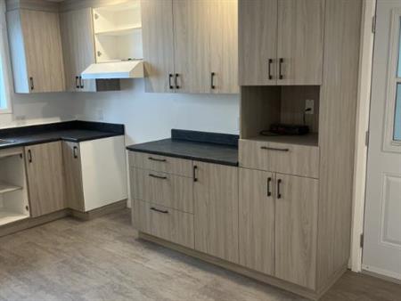 Logement 5 1/2, rénové au 1ier étage d'un triplex a Granby