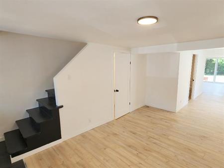 Grand 5 1/2 (maison de ville) – Salaberry-de-Valleyfield (RÉNOVÉ) avec garage