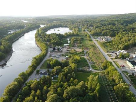 Sherbrooke (Estrie) : Terrain commercial de 58 089,6 m2 (14,35 acres), garage, emplacement stratégique, près autoroute 610