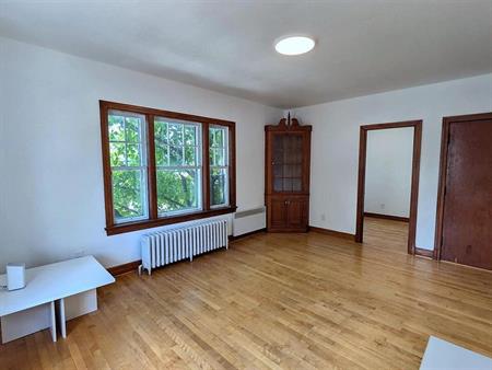 Immeuble - 180 Rue Du CEGEP Grand 4 ½ + à Louer – Près Du Cégep De Sherbrooke