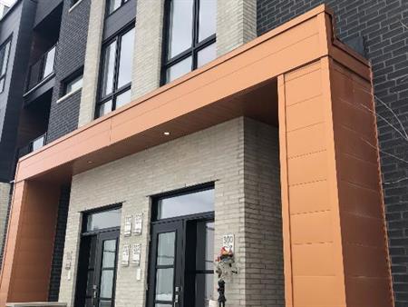MAGNIFIQUE CONDO 5 1/2 AVEC GARAGE
