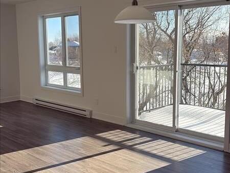 4 1/2 À LOUER-SAINT-JACQUES-APPARTEMENT À LOUER