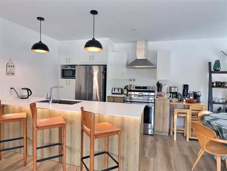 Superbe 4 1/2 Situé Au 984 Rue Lamarche