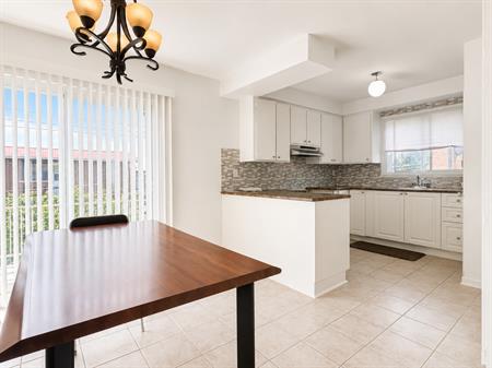 5 1/2 Haut Duplex Rue Dunant/Robert