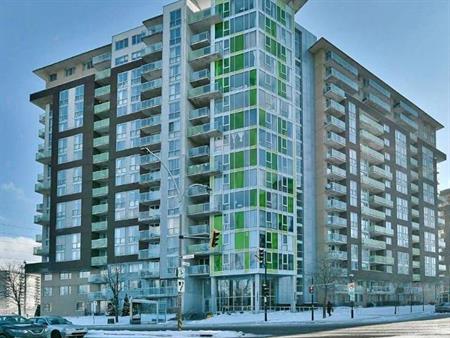 5½ CONDO ENSOLEILLÉ • UNITÉ DE COIN • GRANDES FENETRES • BELLES VUES SUR LA MONTAGNE • 5½ SUNNY CORNER APARTMENT • FLOOR-TO-C