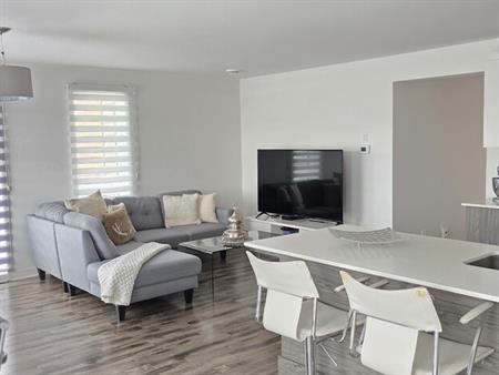 Appartement 4 1/2, Beau, Bon Pas Cher