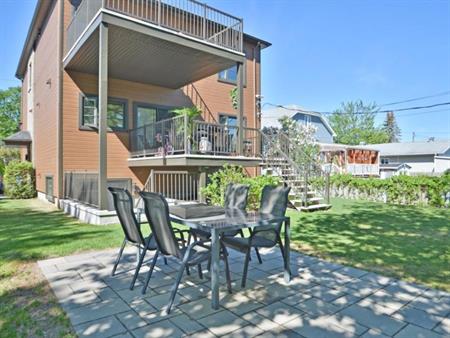 4 1/2 Sainte-Foy avec terrasse arrière privée.